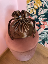 Carica l&#39;immagine nel visualizzatore di Gallery, Candy Bag Raso Cioccolato
