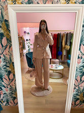 Load image into Gallery viewer, Completo Rosa Satin Broccato
