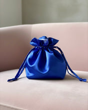 Carica l'immagine nel visualizzatore di Gallery, Bonbon Bag Raso Blu
