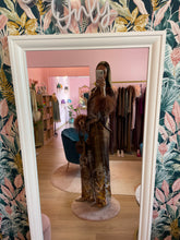 Carica l&#39;immagine nel visualizzatore di Gallery, Set Camicia e Pantalone Fantasia e Piume Cioccolato
