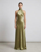 Carica l'immagine nel visualizzatore di Gallery, Abito Satin Verde Oliva Scollo Americana
