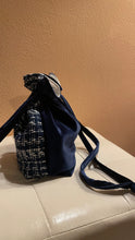 Carica l&#39;immagine nel visualizzatore di Gallery, Borsetta midi blu handmade in ciniglia e tweed esterno con interno in ciniglia; manici in ciniglia. Perfetta per completare il tuo outfit da cerimonia.   Per ulteriori personalizzazioni scrivici in Direct sulla nostra pagina instagram @jupesandmore oppure compila il form nella sezione &quot;Contatti&quot;.
