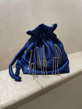 Carica l&#39;immagine nel visualizzatore di Gallery, Borsetta midi blu handmade in raso esterno con punti luce strass cuciti a mano e raso interno argento; cordoncini in raso blu con nodo. Perfetta per completare il tuo outfit da cerimonia. 
