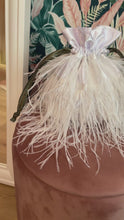 Carica e avvia il video nel visualizzatore di galleria, Candy Bag Bianca Plumes
