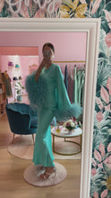 Carica e avvia il video nel visualizzatore di galleria, Abito Satinato Peacock
