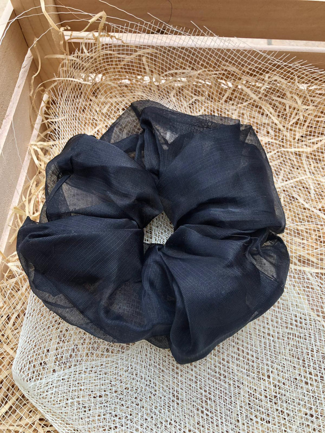 Scrunchies in organza, cuciti a mano, nella dimensione XXL.